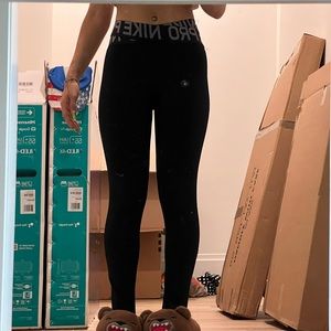 nike pro leggings barely used! super soft